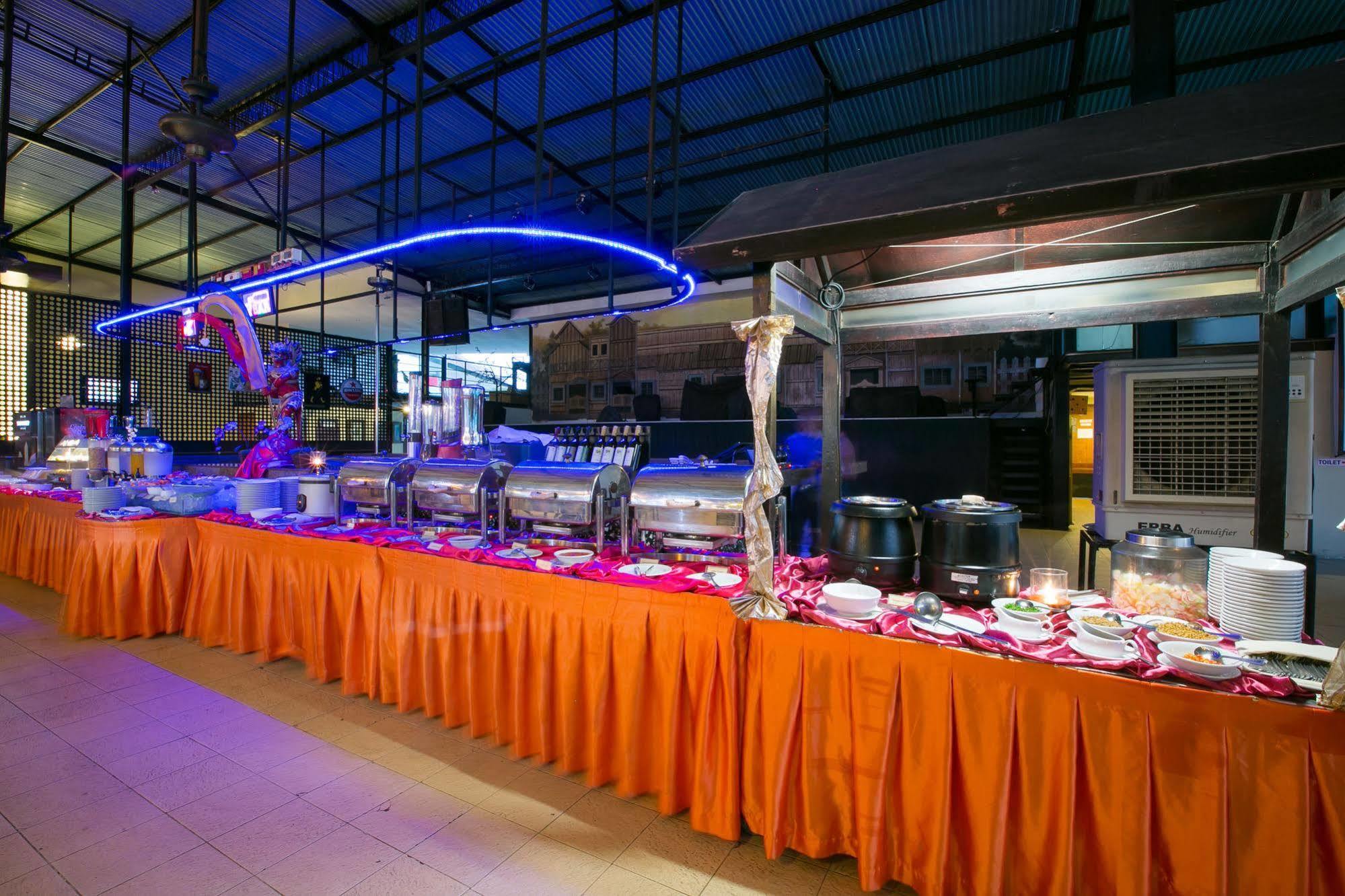 Kuta Station Hotel And Spa Bali Exterior photo